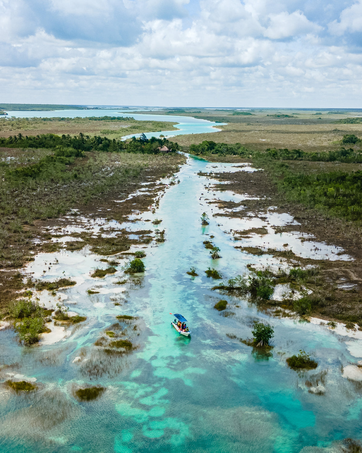 Fotografía aérea de los Rápidos de Bacalar, Quintana Roo