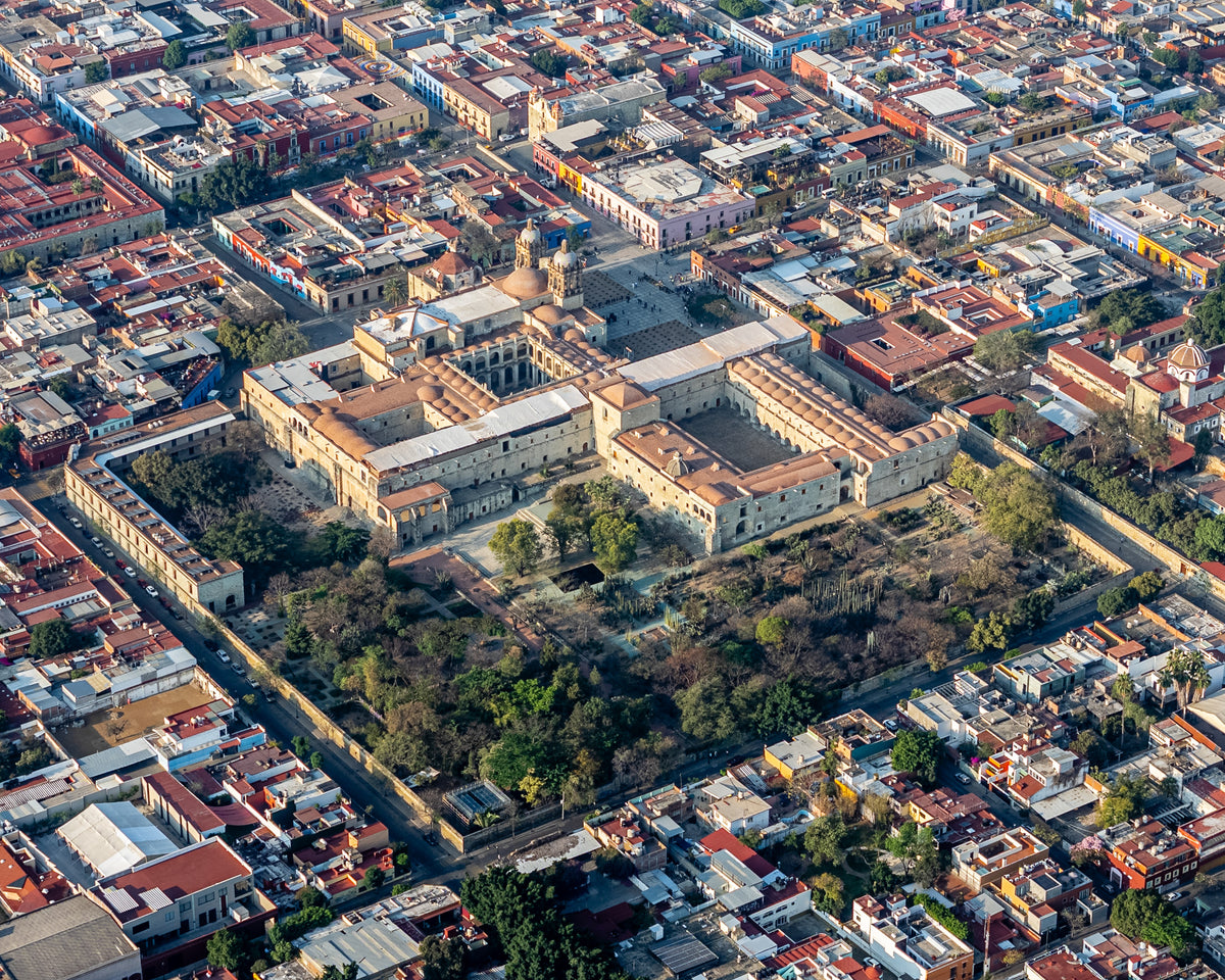 Fotografía aérea del Templo de Santo Domingo y el Jardín Etnobotánico de Oaxaca