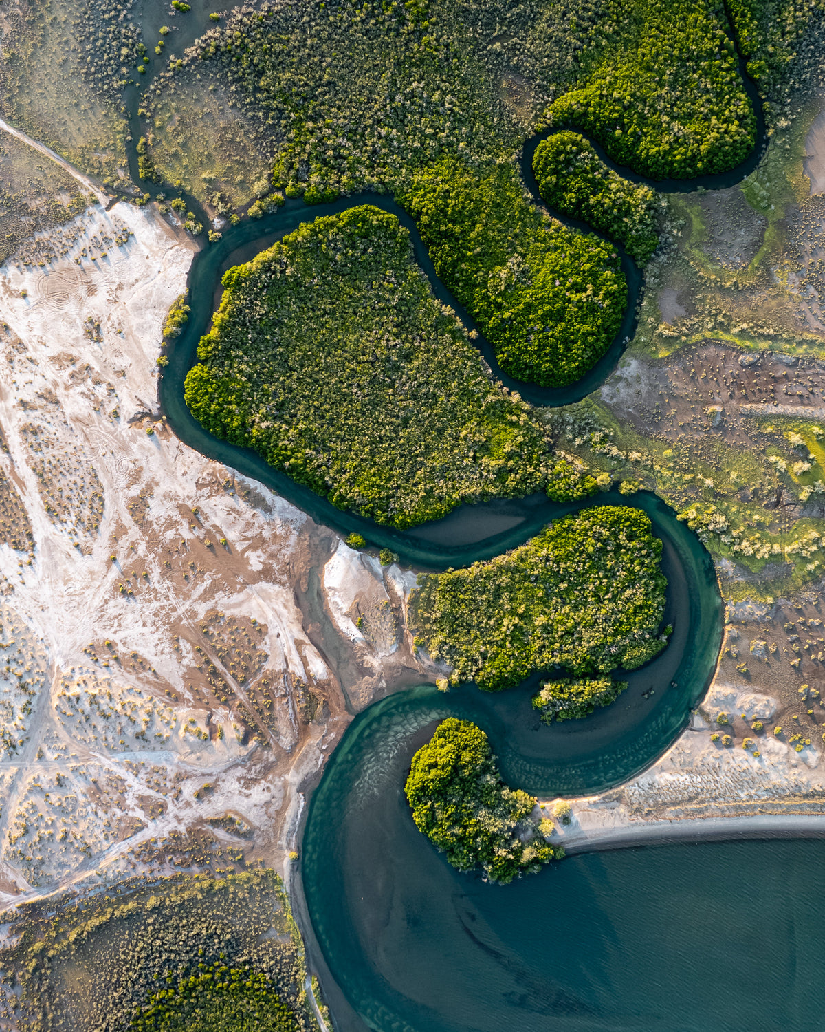 Fotografía aérea de los meandros de El Mogote, Baja California Sur