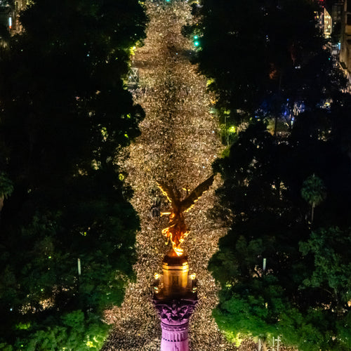 Fotografía aérea nocturna del Ángel de la Independencia